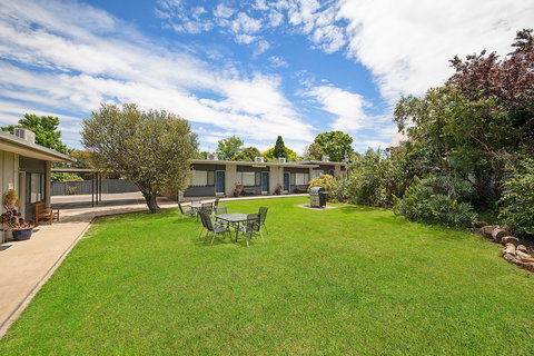 Hamilton Lakeside Motel - QLD Tourism 1