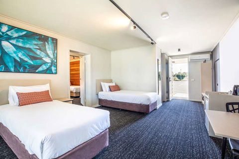 Nightcap At Gateway Hotel - Queensland Tourism 2
