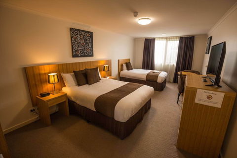 Bairnsdale International - QLD Tourism 6