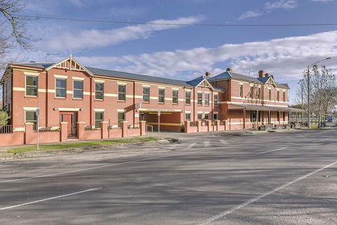 Lake Inn Ballarat - QLD Tourism 0