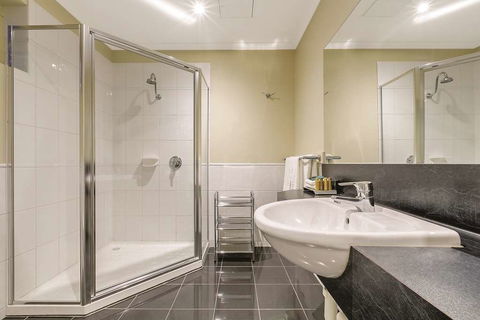 Lake Inn Ballarat - QLD Tourism 3