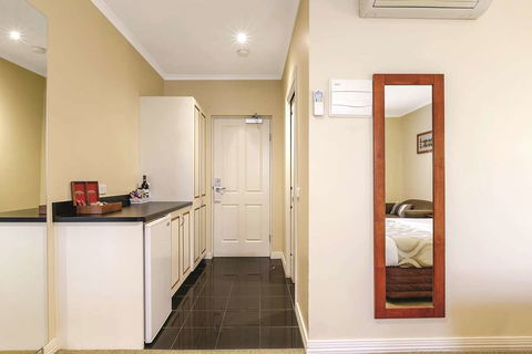 Lake Inn Ballarat - QLD Tourism 6