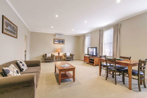 Lake Inn Ballarat - QLD Tourism 11