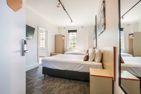 Nightcap at Regents Park Hotel - QLD Tourism 5