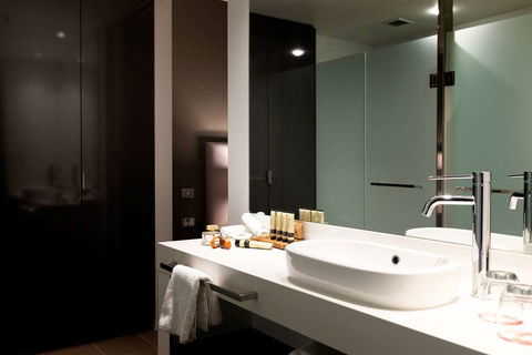 East Hotel - QLD Tourism 6