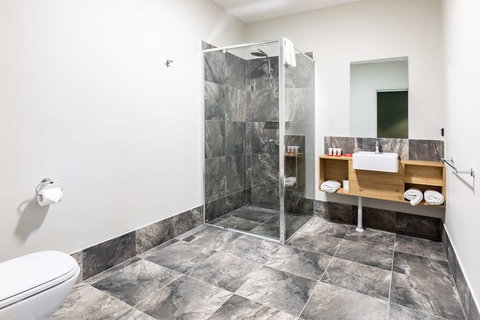 Nightcap at Commercial Hotel - QLD Tourism 2