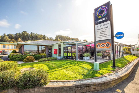 Nightcap at Riverside Hotel - QLD Tourism 2