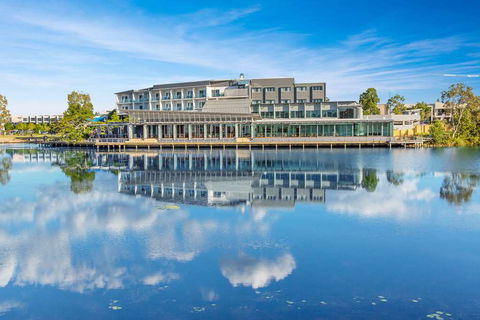 Best Western Plus North Lakes Hotel - Queensland Tourism 1