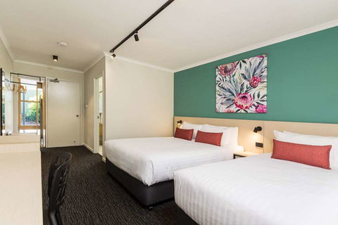 NIghtcap At Balaclava Hotel - Queensland Tourism 2