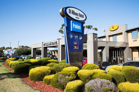 Nightcap at St Albans Hotel - QLD Tourism 0