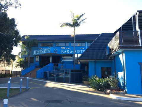 Mariners On The Waterfront - QLD Tourism 1
