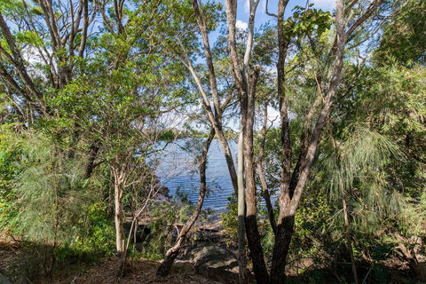 Nightcap at Waterfront Hotel - QLD Tourism 0