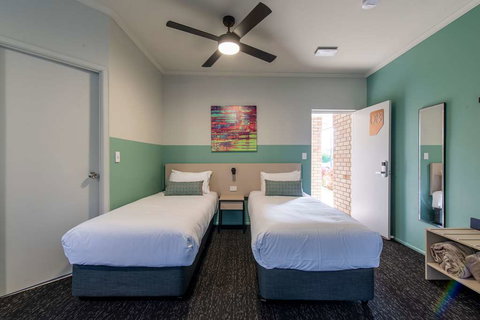 Nightcap at Waterfront Hotel - QLD Tourism 2