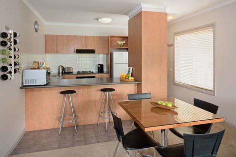 Ringwood Royale Apartment Hotel - QLD Tourism 3