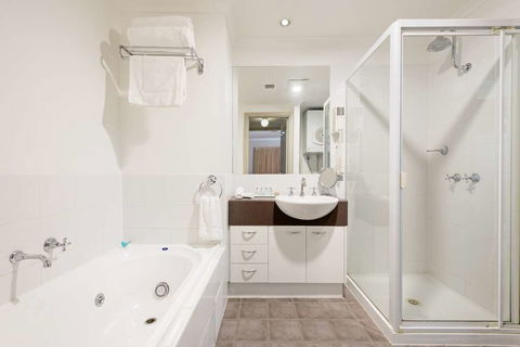 Ringwood Royale Apartment Hotel - QLD Tourism 7