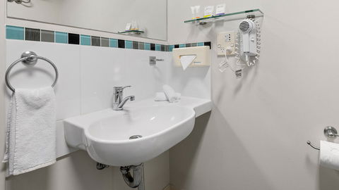Metro Hotel Perth City - Queensland Tourism 9