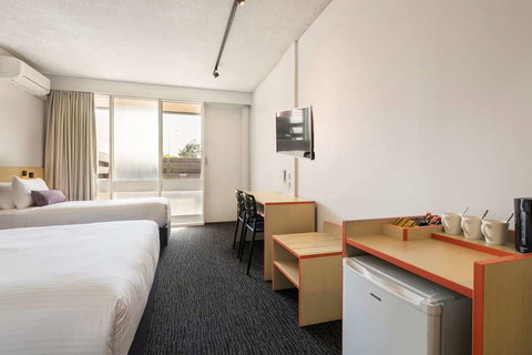 Nightcap At Waltzing Matilda Hotel - QLD Tourism 3