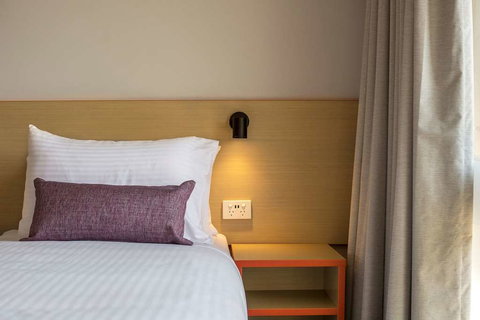 Nightcap At Waltzing Matilda Hotel - QLD Tourism 5