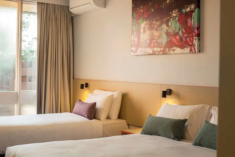 Nightcap At Waltzing Matilda Hotel - QLD Tourism 8