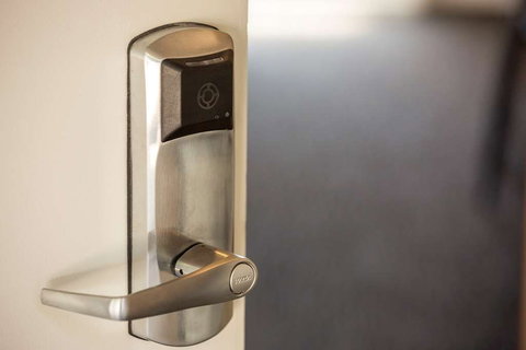 Nightcap At Waltzing Matilda Hotel - QLD Tourism 12