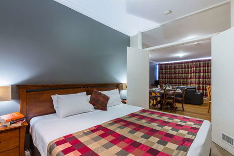 Mont Clare Boutique Apartments - Queensland Tourism 4