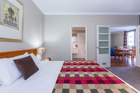 Mont Clare Boutique Apartments - Queensland Tourism 7