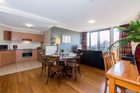Mont Clare Boutique Apartments - Queensland Tourism 10