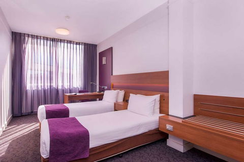 Quality Hotel Ambassador Perth - Queensland Tourism 3
