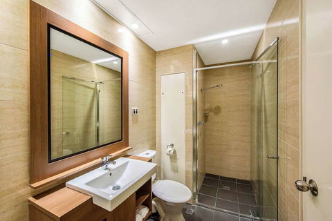 Quality Hotel Ambassador Perth - Queensland Tourism 5
