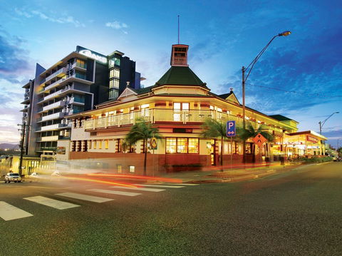 Oaks Grand Gladstone - QLD Tourism 0