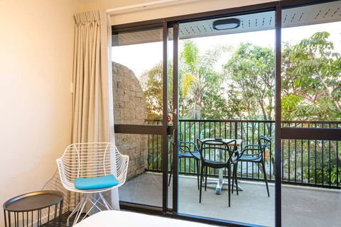 Kawana Waters Hotel By NightCap - QLD Tourism 6