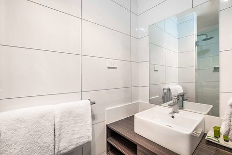 Nightcap at The Ranch Hotel - QLD Tourism 1