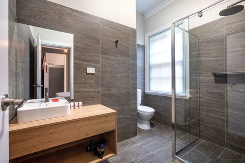 Nightcap at Pymble Hotel - QLD Tourism 1