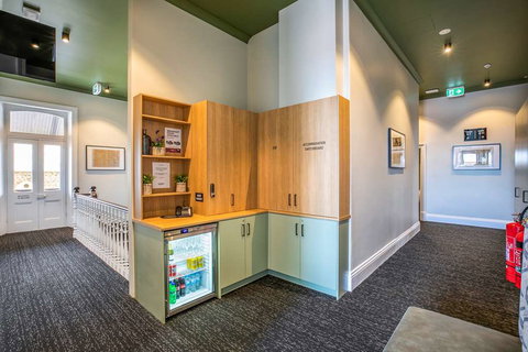 Nightcap at Exeter Hotel - QLD Tourism 1