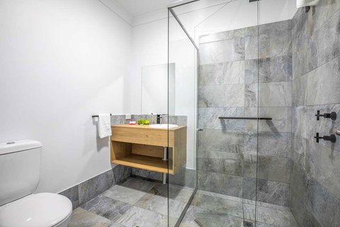 Nightcap at Exeter Hotel - QLD Tourism 2