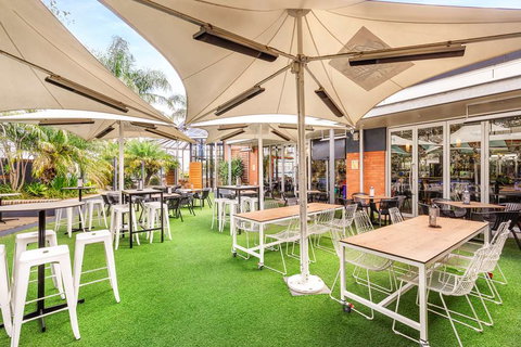 Nightcap at Findon Hotel - QLD Tourism 0