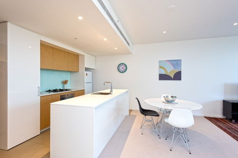 Astra Apartments MacQuarie Park - QLD Tourism 2
