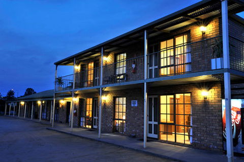 Statesman Motor Inn - QLD Tourism 0