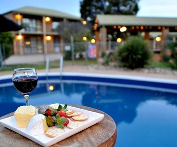 Statesman Motor Inn - QLD Tourism 1