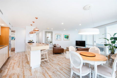 Lanai Riverside Apartments - Queensland Tourism 1
