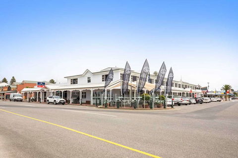 Hotel Victor - Queensland Tourism 0