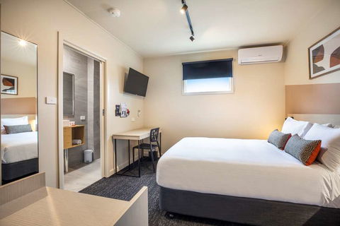 Nightcap At Manhattan Hotel - QLD Tourism 11