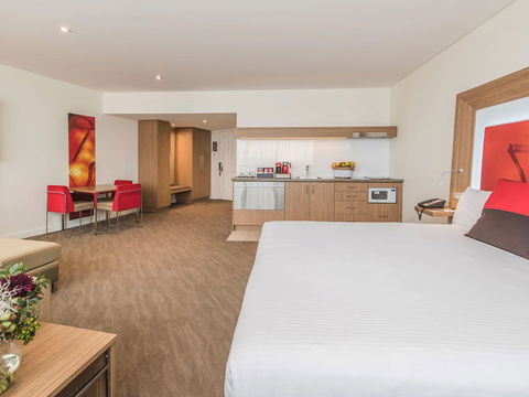 Novotel Sydney Rooty Hill - QLD Tourism 10