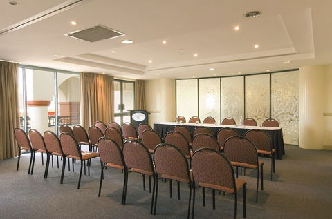 Oaks Calypso Plaza Resort - QLD Tourism 4