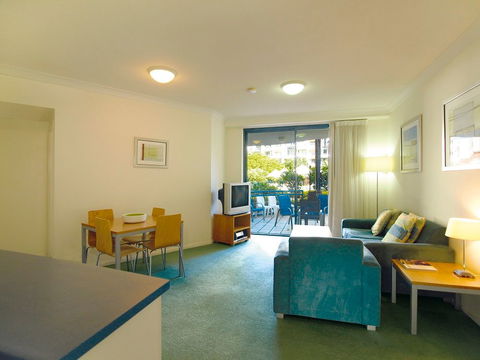 Oaks Calypso Plaza Resort - QLD Tourism 5
