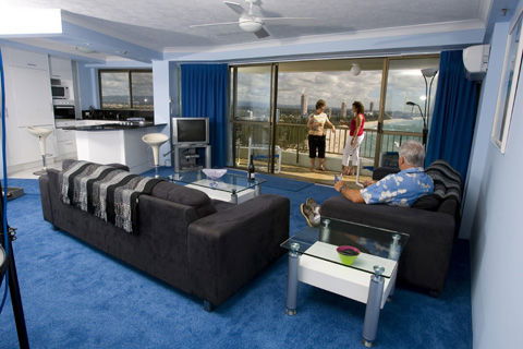 Gemini Court Holiday Apartments - Queensland Tourism 3