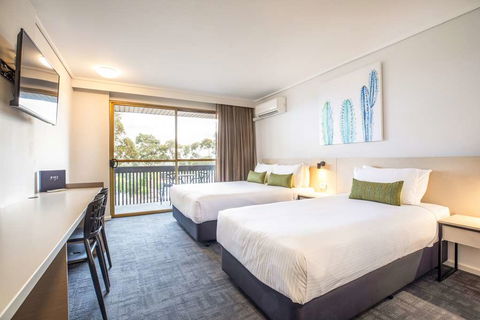 Nightcap At Shoppingtown Hotel - QLD Tourism 5
