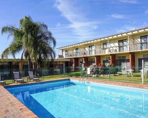 Redhill Tamworth Motor Inn - Queensland Tourism 0