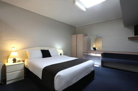 Redhill Tamworth Motor Inn - Queensland Tourism 1