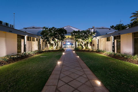 The Mangrove Resort Hotel - Queensland Tourism 0